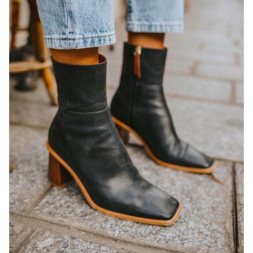 Alohas west black vintage boots